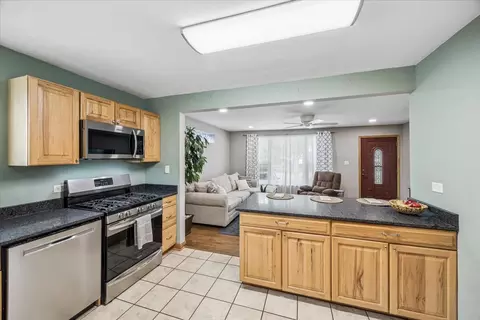 Kitchen - 1527 N Wolf Rd, Berkeley, IL 60163 photo 2 of 2