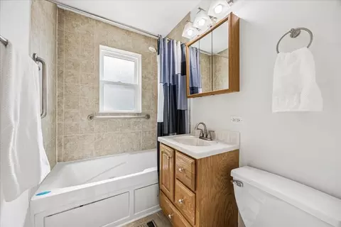 Bath - 1527 N Wolf Rd, Berkeley, IL 60163 photo 1 of 2