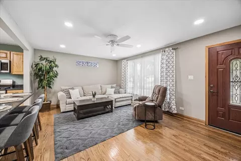Living - 1527 N Wolf Rd, Berkeley, IL 60163 photo 1 of 5