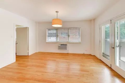 Living - 1508 Hinman Ave #3A, Evanston, IL 60201 photo 6 of 6