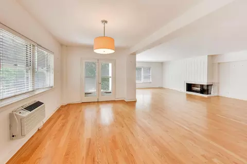 Living - 1508 Hinman Ave #3A, Evanston, IL 60201 photo 3 of 6