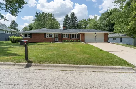5715 Knollwood Rd, Rockford, IL 61107
