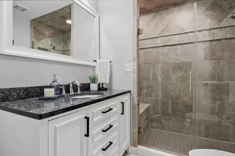 Bath - 9761 Squire Ln, Belvidere, IL 61008 photo 2 of 2