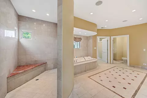 Bath - 632 Philip Dr, Bartlett, IL 60103 photo 6 of 10