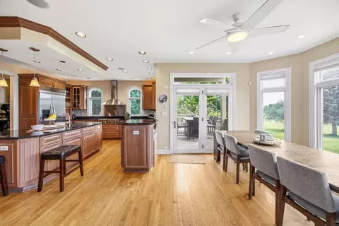 Kitchen - 632 Philip Dr, Bartlett, IL 60103 photo 2 of 4
