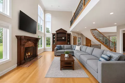 Living - 632 Philip Dr, Bartlett, IL 60103 photo 3 of 6