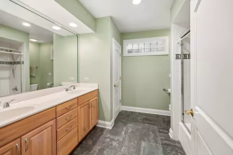 Bath - 632 Philip Dr, Bartlett, IL 60103 photo 10 of 10