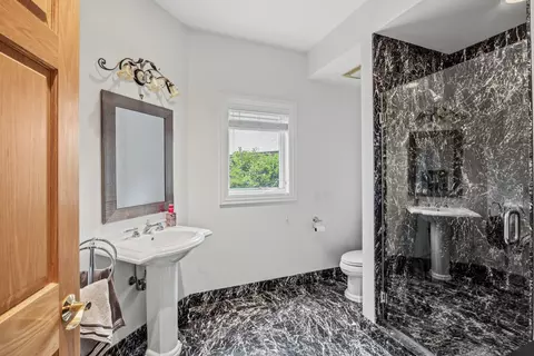 Bath - 632 Philip Dr, Bartlett, IL 60103 photo 9 of 10