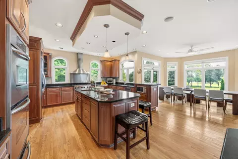 Kitchen - 632 Philip Dr, Bartlett, IL 60103 photo 4 of 4