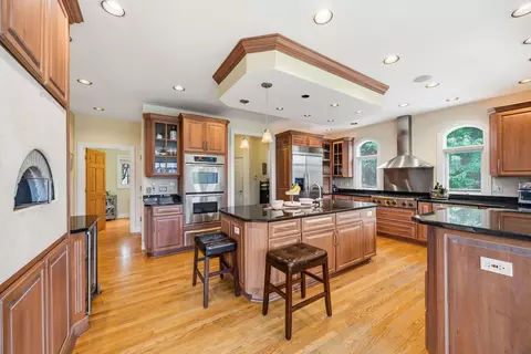 Kitchen - 632 Philip Dr, Bartlett, IL 60103 photo 3 of 4