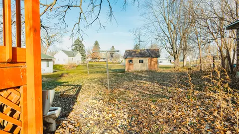 206 W 1st St, Lostant, IL 61334 photo 4