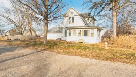 206 W 1st St, Lostant, IL 61334 photo 7