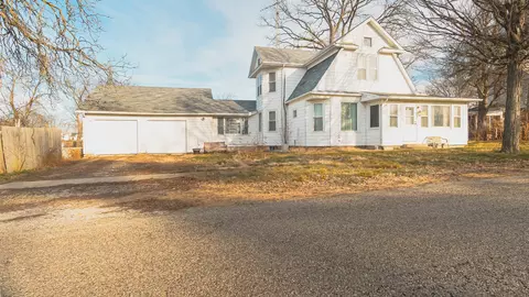 206 W 1st St, Lostant, IL 61334 photo 1