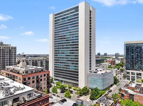 500 W Superior St #1805, Chicago, IL 60654