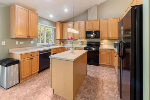 Kitchen - 1930 Rochelle Ct, Wheeling, IL 60090 photo 2 of 2