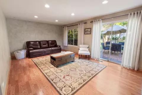 Living - 1930 Rochelle Ct, Wheeling, IL 60090 photo 2 of 4