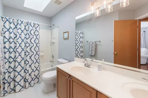 Bath - 1930 Rochelle Ct, Wheeling, IL 60090 photo 5 of 5