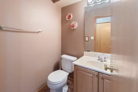 Bath - 1930 Rochelle Ct, Wheeling, IL 60090 photo 1 of 5
