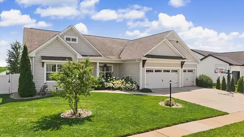1203 Morningside Ln, Mahomet, IL 61853