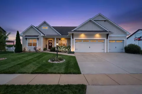 1203 Morningside Ln, Mahomet, IL 61853