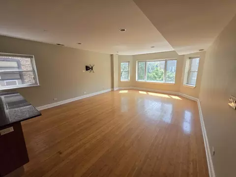 Living - 1748 E 73rd Pl #2E, Chicago, IL 60649 photo 1 of 2