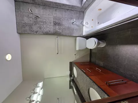 Bath - 1748 E 73rd Pl #2E, Chicago, IL 60649 photo 2 of 2