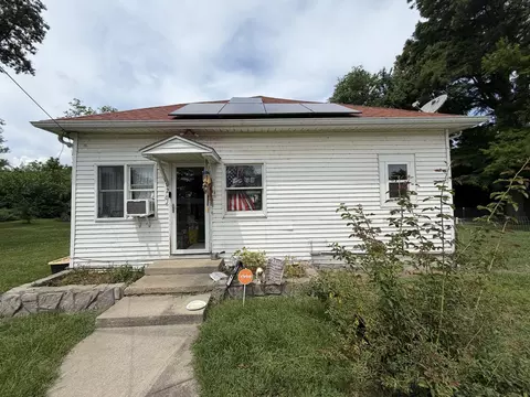112 S Marion St, Sandoval, IL 62882