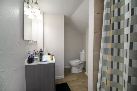 Bath - 592 N Dearborn Ave, Kankakee, IL 60901 photo 2 of 2