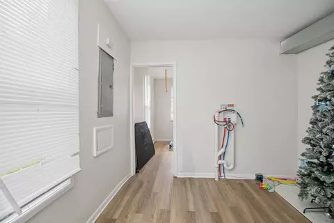 Entry Way - 592 N Dearborn Ave, Kankakee, IL 60901 photo 2 of 4