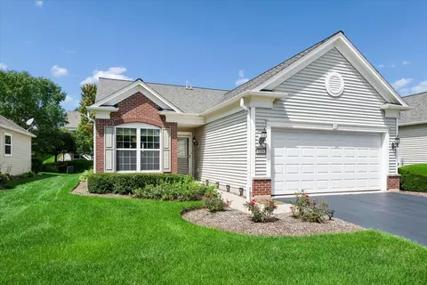 3304 Comstock Ct, Mundelein, IL 60060
