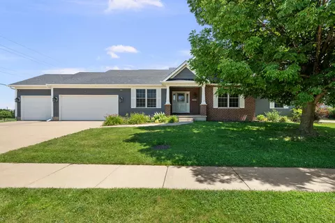 5961 Joshua St, Bettendorf, IA 52722