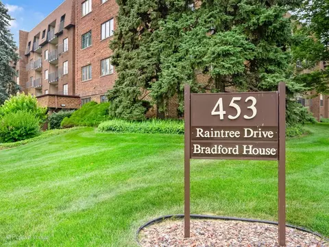 453 Raintree Dr #4C, Glen Ellyn, IL 60137