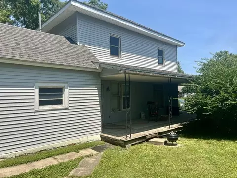 105 N Jackson St, Philo, IL 61864 photo 3