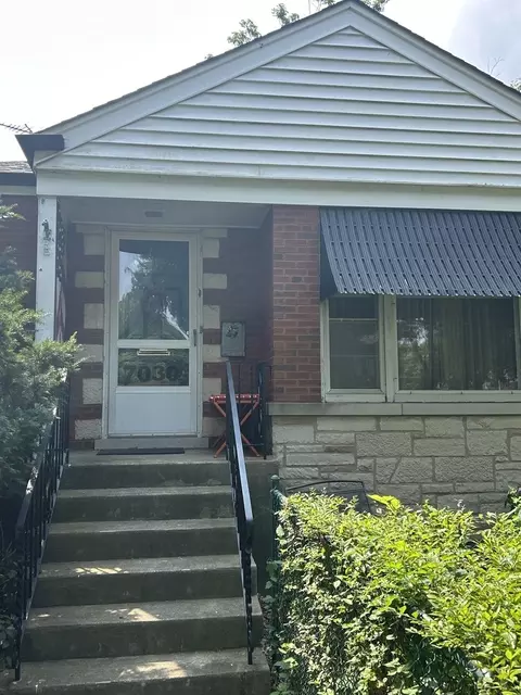 7030 N Ionia Ave, Chicago, IL 60646
