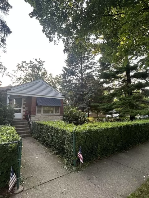 7030 N Ionia Ave, Chicago, IL 60646