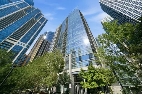 201 N Westshore Dr #1708, Chicago, IL 60601