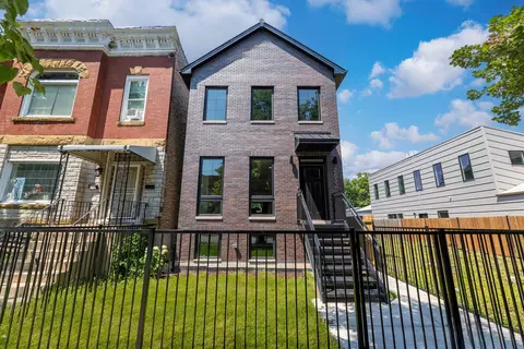 2832 W Wilcox St, Chicago, IL 60612