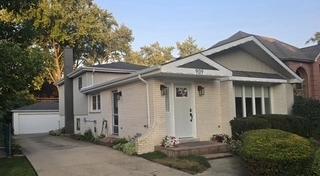 909 S Dryden Pl, Arlington Heights, IL 60005