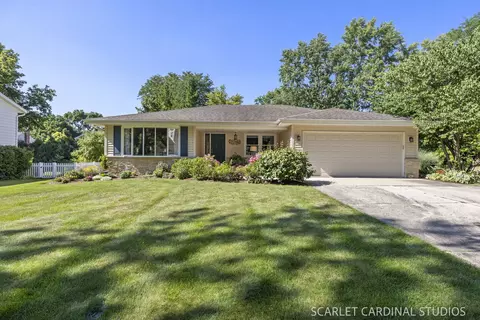 446 Hamilton Dr, Wheaton, IL 60189 photo 2