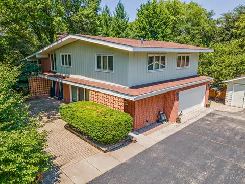 888 Country Club Rd, Crystal Lake, IL 60014