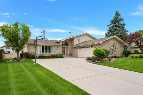 11621 Brookshire Dr, Orland Park, IL 60467