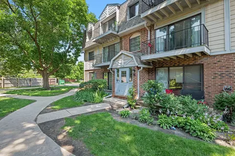 3256 Sanders Rd #4E, Northbrook, IL 60062