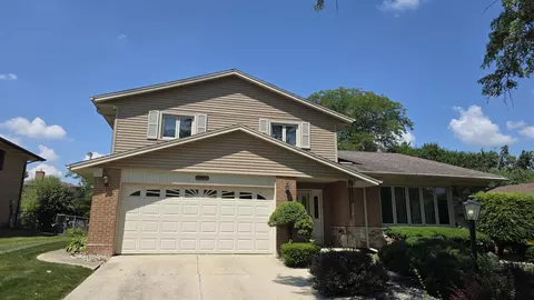15412 Walnut Rd, Oak Forest, IL 60452