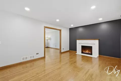 Living - 5380 Oakview Ln, Gurnee, IL 60031 photo 11 of 18