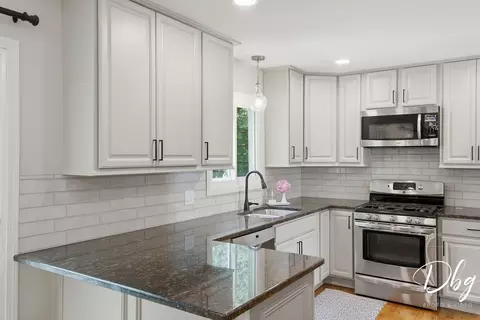 Kitchen - 5380 Oakview Ln, Gurnee, IL 60031 photo 2 of 6