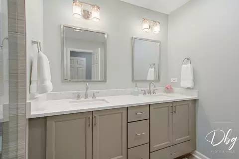 Bath - 5380 Oakview Ln, Gurnee, IL 60031 photo 3 of 7