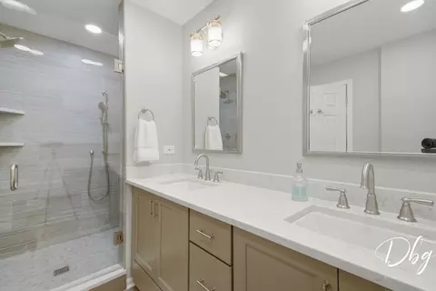 Bath - 5380 Oakview Ln, Gurnee, IL 60031 photo 4 of 7