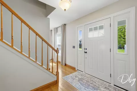 Entry Way - 5380 Oakview Ln, Gurnee, IL 60031 photo 1 of 6