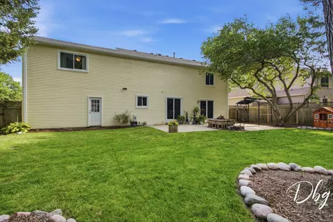 Exterior - 5380 Oakview Ln, Gurnee, IL 60031 photo 19 of 20