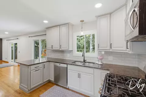 Kitchen - 5380 Oakview Ln, Gurnee, IL 60031 photo 5 of 6